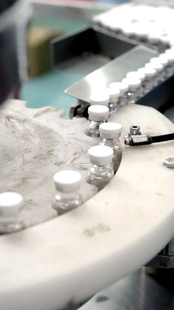 Glass vials on the filling line turntable