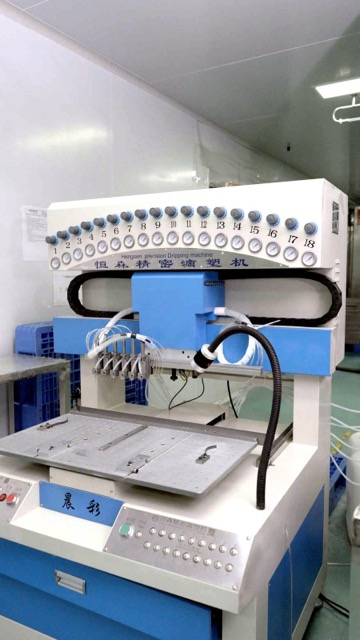 Filling unit with metering pumps and vial conveyor